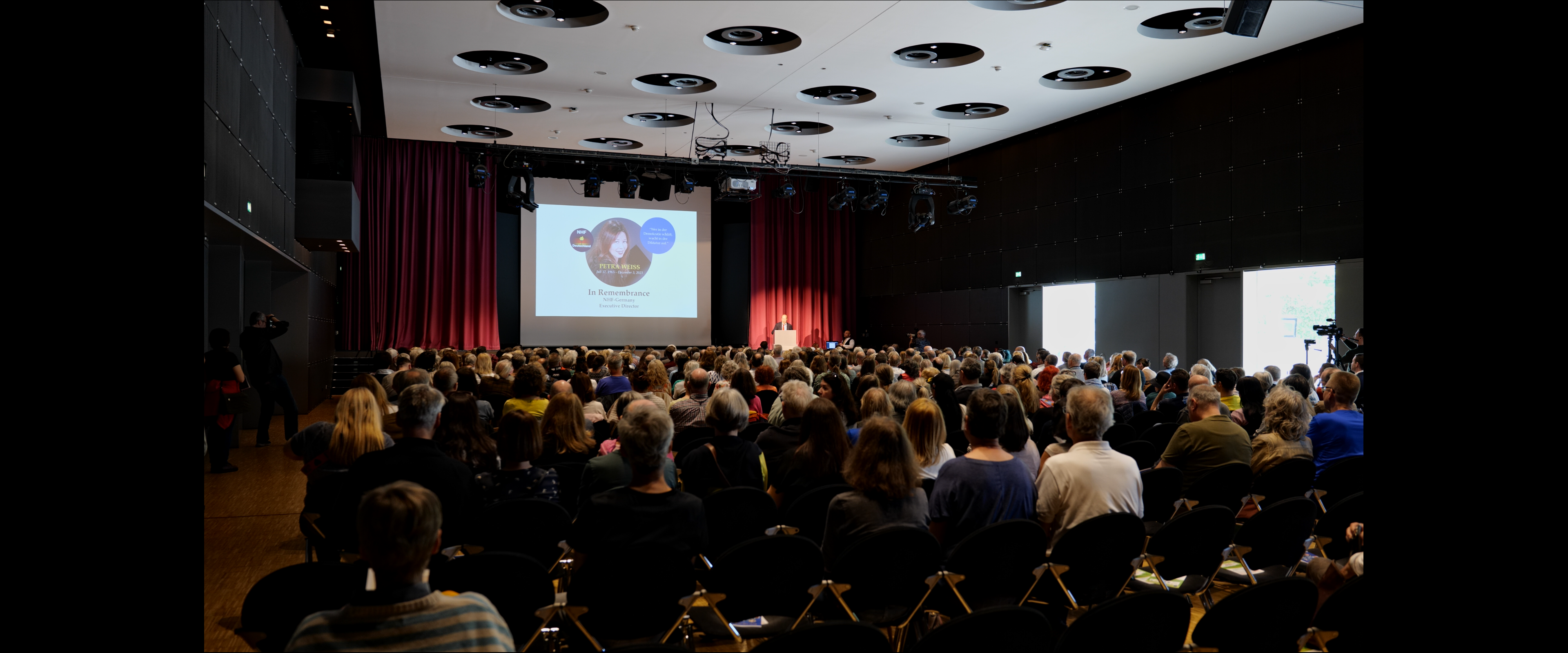 Der Saal in der Harmonie Heilbronn war mit über 400 Teilnehmern ausgebucht.