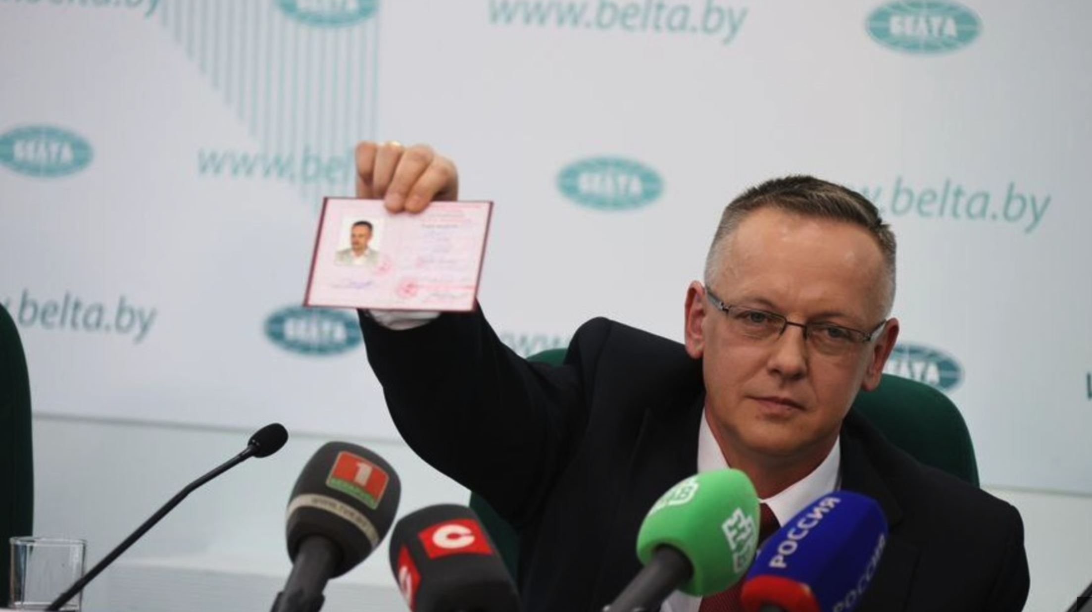 Screenshot Berlin 24/7 -&nbsp;Tomasz Szmydt auf der Pressekonferenz, 06.Mai 2024