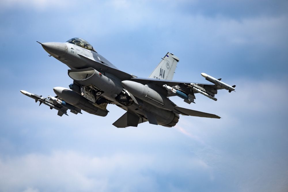 F-16 für Kiew unterwegs nach Rumänien