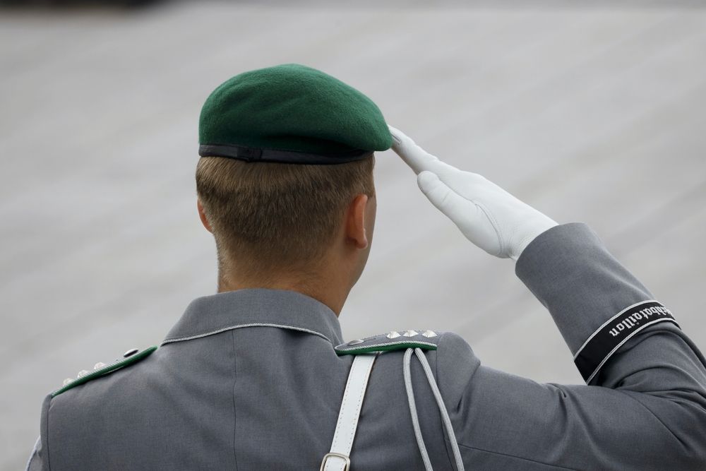 Generalmajor a.D. Schultze-Rhonhof: „Sie verlängern mit unseren Steuergeldern und Blut fremder Wehrpflichtiger einen inzwischen sinnlos gewordenen Krieg“