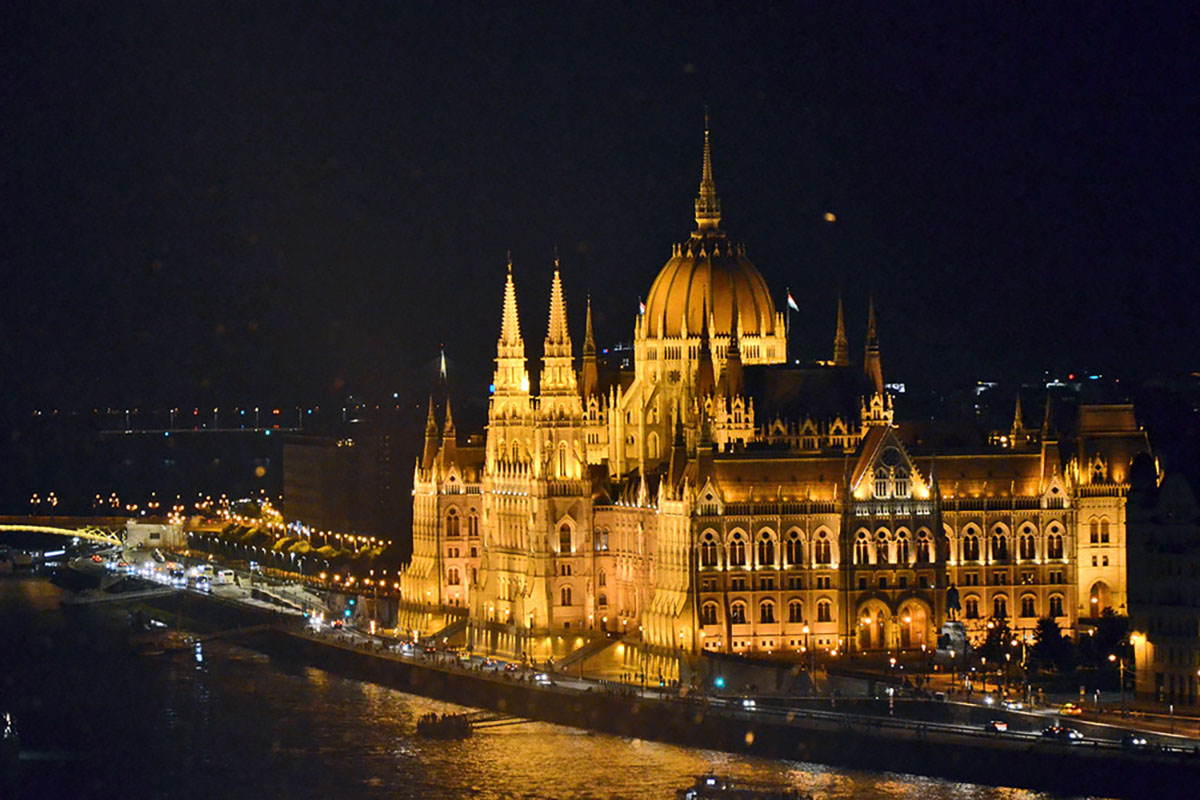 Demonstranten in Budapest fordern Orbáns Rücktritt