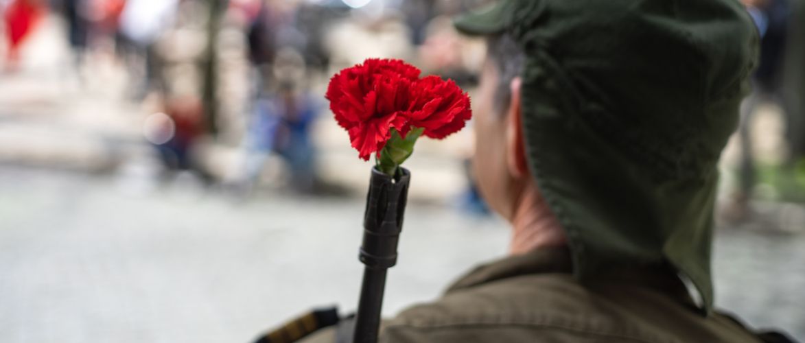 Als die Farbrevolutionen noch blumige Namen hatten / 50 Jahre Nelkenrevolution in Portugal