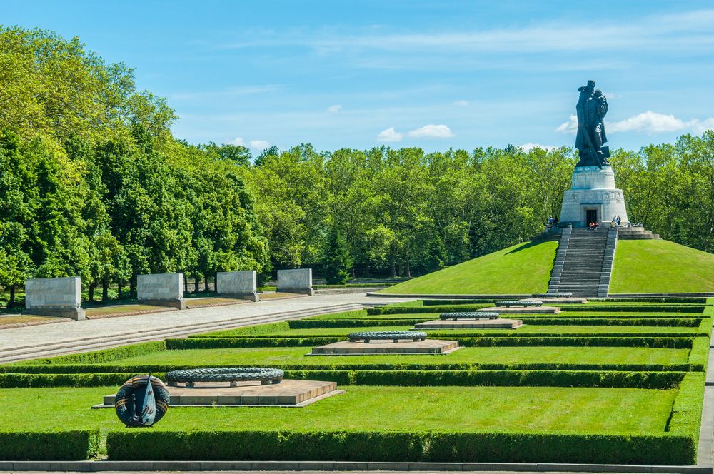 Tag des Sieges über Nazideutschland: Hunderte besuchten Gedenkstätten in Berlin