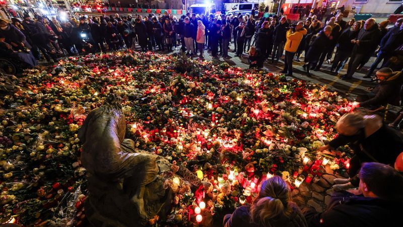 Hunderte gedenken der Opfer nach Terroranschlag von Magdeburg