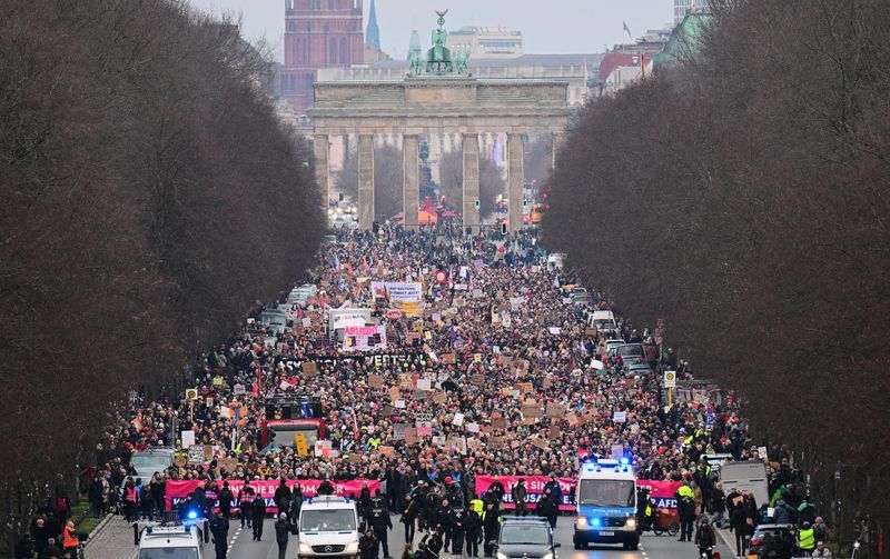 Zahlenspiele: Laut Polizei bei Protesten gegen AfD und CDU-Kurs 160.000 in Berlin – Wirklich so viel mehr Menschen als bei den Coronaprotesten angeblich gezählt wurden?