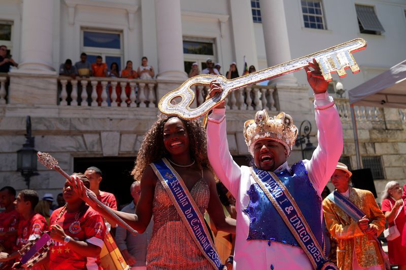 Schlüsselübergabe an «König Momo»: Karneval in Rio beginnt