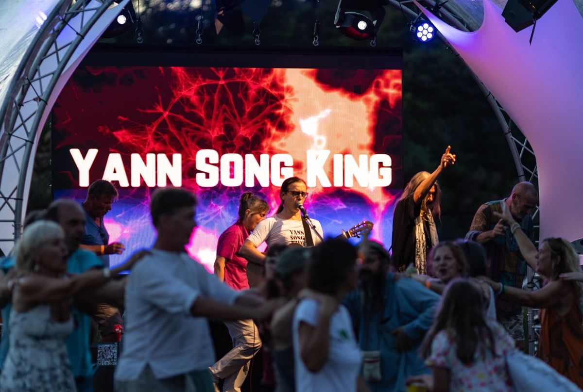 Liedermacher Yann Song King mit „Kleidungstipps zur Musterung“